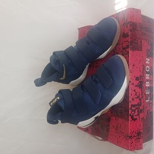Nike LeBron Soldier 11  Basketball Shoes NEW